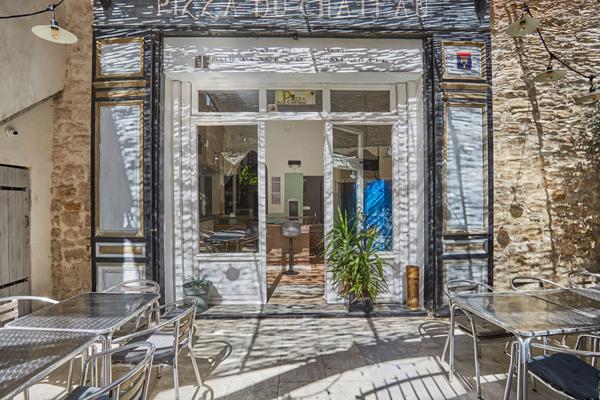 EXCLUSIVITÉ ERA ACTION IMMOBILIER CAZAN, Immeuble de rapport avec local commercial et appartements au coeur de Mallemort