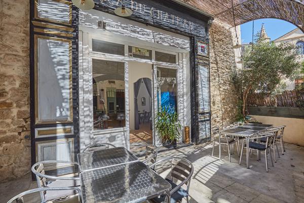 EXCLUSIVITÉ ERA ACTION IMMOBILIER CAZAN, Immeuble de rapport avec local commercial et appartements au coeur de Mallemort