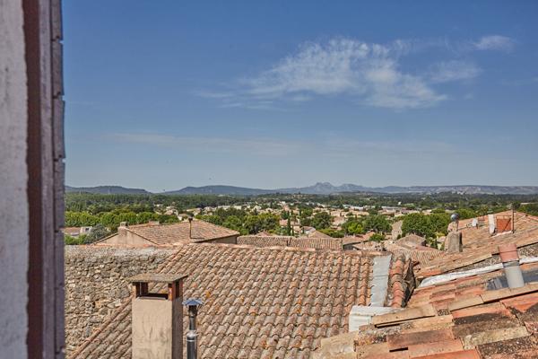 EXCLUSIVITÉ ERA ACTION IMMOBILIER CAZAN, Immeuble de rapport avec local commercial et appartements au coeur de Mallemort