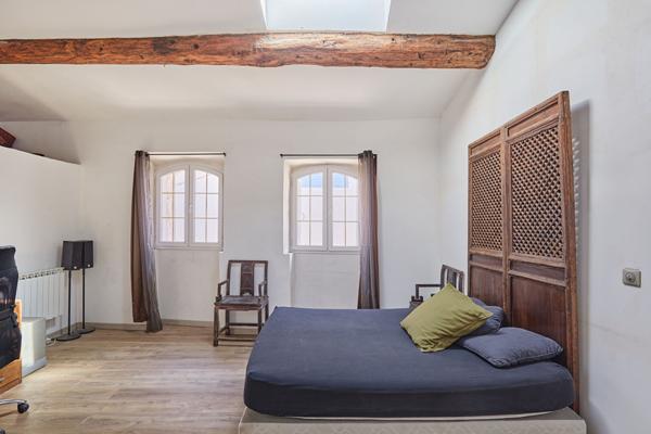 EXCLUSIVITÉ ERA ACTION IMMOBILIER CAZAN, Immeuble de rapport avec local commercial et appartements au coeur de Mallemort