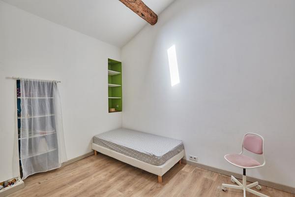 EXCLUSIVITÉ ERA ACTION IMMOBILIER CAZAN, Immeuble de rapport avec local commercial et appartements au coeur de Mallemort