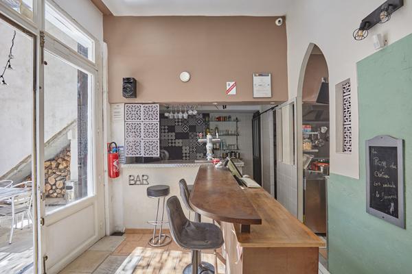EXCLUSIVITÉ ERA ACTION IMMOBILIER CAZAN, Immeuble de rapport avec local commercial et appartements au coeur de Mallemort