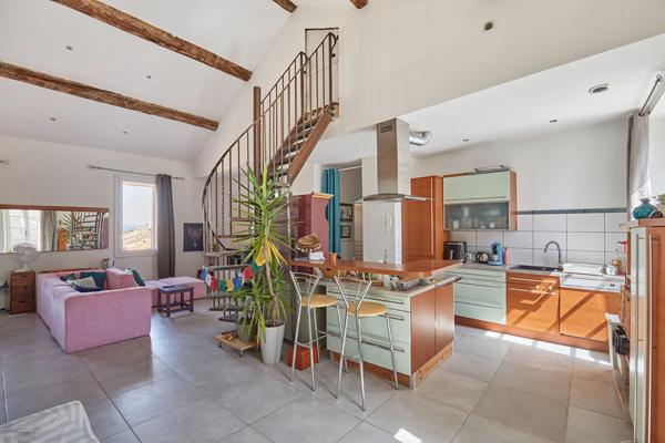 EXCLUSIVITÉ ERA ACTION IMMOBILIER CAZAN, Immeuble de rapport avec local commercial et appartements au coeur de Mallemort