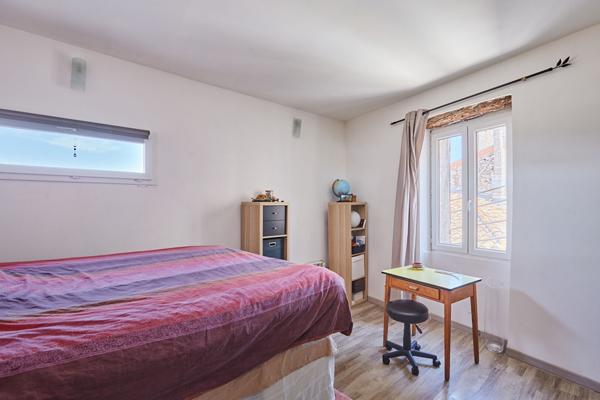 EXCLUSIVITÉ ERA ACTION IMMOBILIER CAZAN, Immeuble de rapport avec local commercial et appartements au coeur de Mallemort