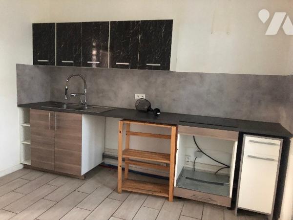 Charleval Maison de ville 2mn du centre ville à pieds