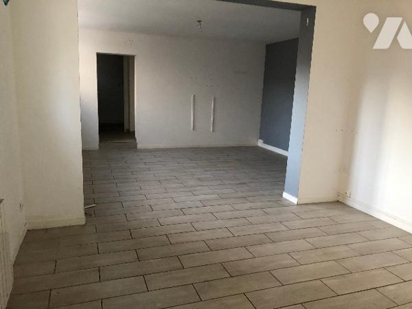 Charleval Maison de ville 2mn du centre ville à pieds