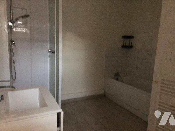 Charleval Maison de ville 2mn du centre ville à pieds