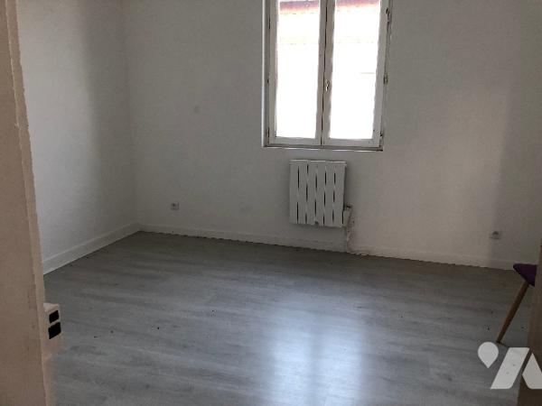 Charleval Maison de ville 2mn du centre ville à pieds