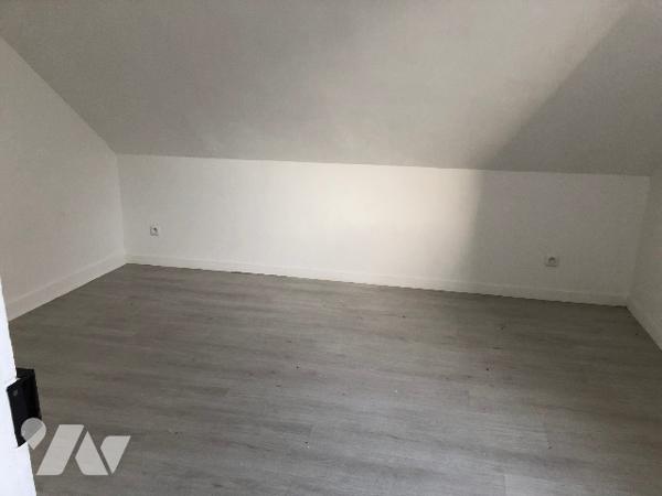 Charleval Maison de ville 2mn du centre ville à pieds