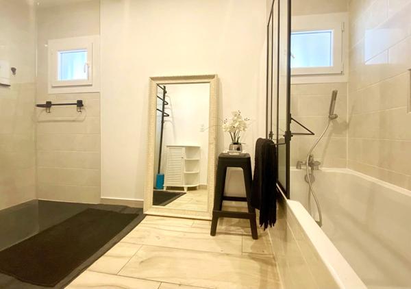 47300 VILLENEUVE SUR LOT Villeneuve/Lot, maison en pierre rénovée, avec jardin, à proximité immédiate des commodités