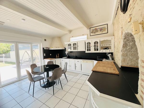 47300 VILLENEUVE SUR LOT Villeneuve/Lot, maison en pierre rénovée, avec jardin, à proximité immédiate des commodités