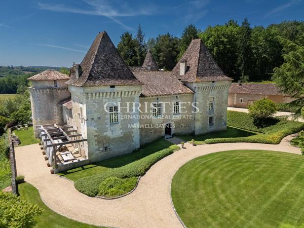 DORDOGNE – magnifique château, rénovation très haut de gamme