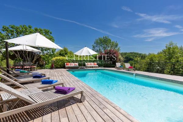 DORDOGNE – magnifique château, rénovation très haut de gamme