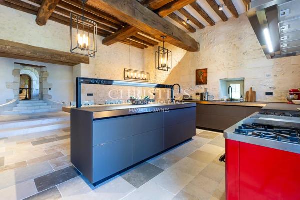 DORDOGNE – magnifique château, rénovation très haut de gamme
