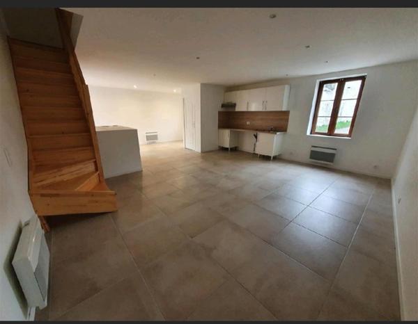 Superbe appartement type F4 d'une superficie de 89,68m² idéalement situé dans un environnement calme