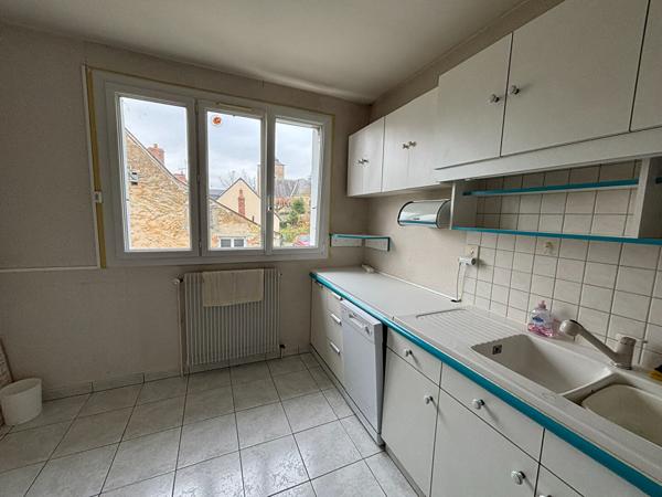 PAVILLON SUR SOUS SOL A LA FLECHE