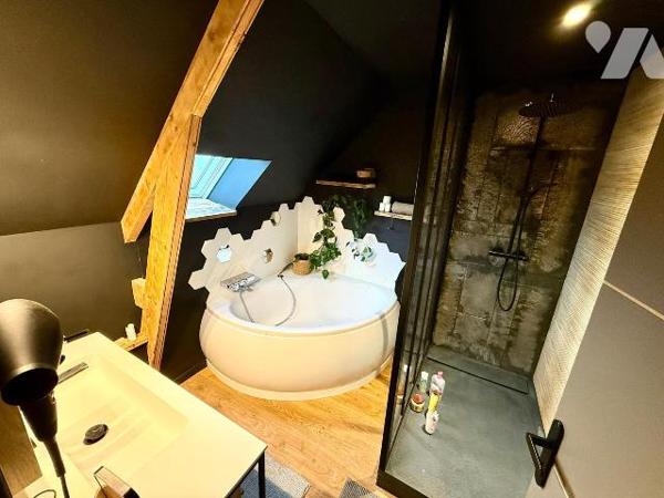 TREMEREUC / Maison à usage d'habitation et de commerce : Située à Tréméreuc, charmant village à...