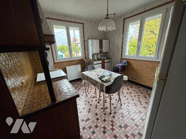Jolie maison, idéalement située à MIRECOURT, avec un grand terrain attenant.