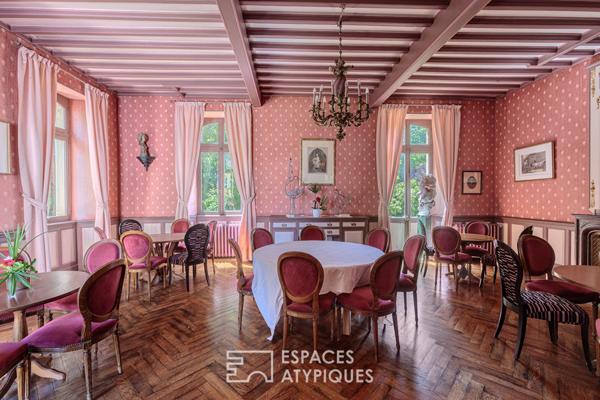Maison de maître début XIXe siècle à réinterpréter avec ses dépendances