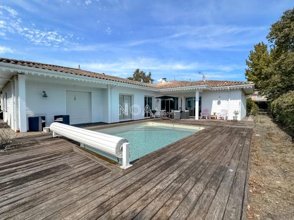 Maison familiale de plain pied, avec piscine