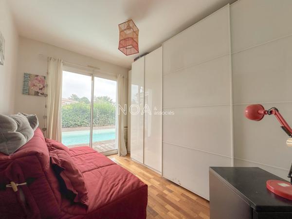 Maison familiale de plain pied, avec piscine