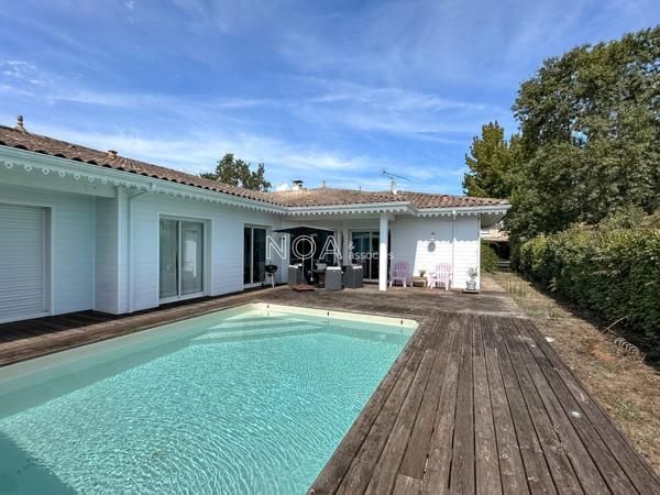 Maison familiale de plain pied, avec piscine