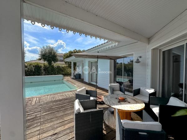 Maison familiale de plain pied, avec piscine