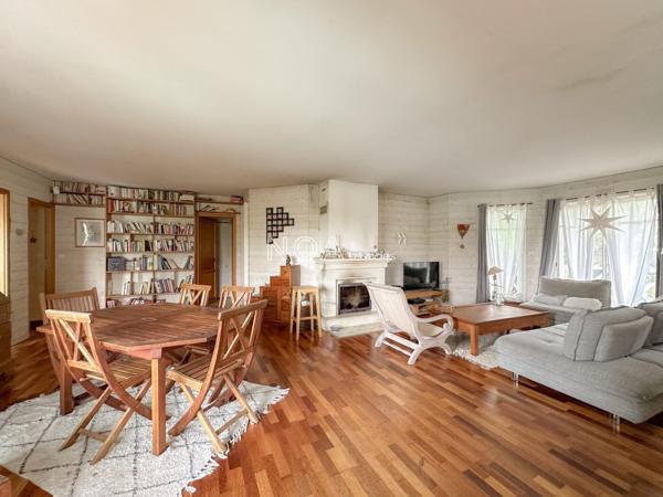 Maison familiale de plain pied, avec piscine