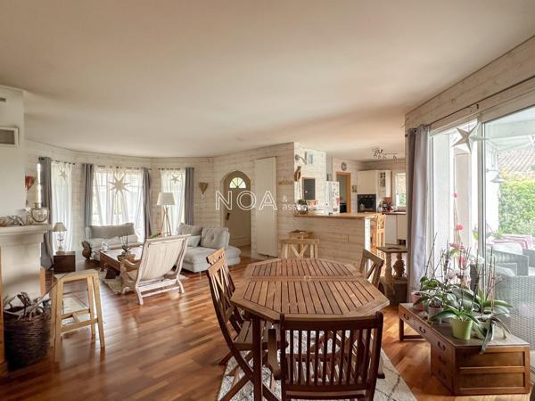 Maison familiale de plain pied, avec piscine