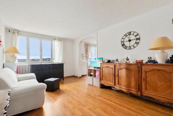 Appartement Saint Germain En Laye 4 pièce(s) 64.69 m2 €325 000 ** - Référence 17853