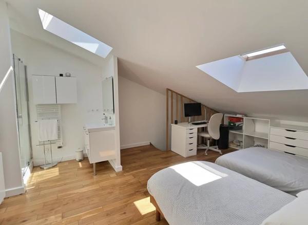 Maison Familiale, Alliance parfaite entre modernité, calme et verdure.