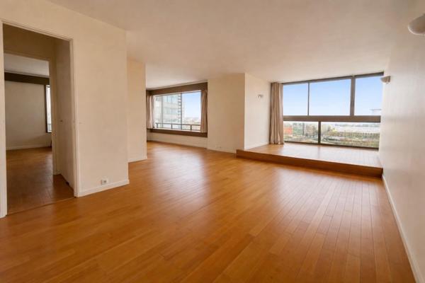 PARIS 15e – BEAUGRENELLE – VUE SEINE & TOUR EIFFEL – 95 m² – 4 PIÈCES – ÉTAGE ÉLEVÉ – PARKING