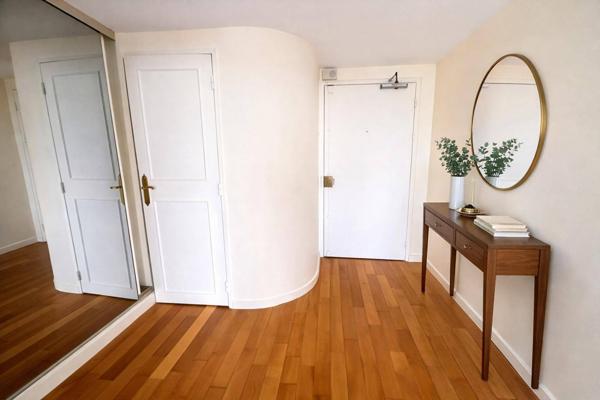 PARIS 15e – BEAUGRENELLE – VUE SEINE & TOUR EIFFEL – 95 m² – 4 PIÈCES – ÉTAGE ÉLEVÉ – PARKING