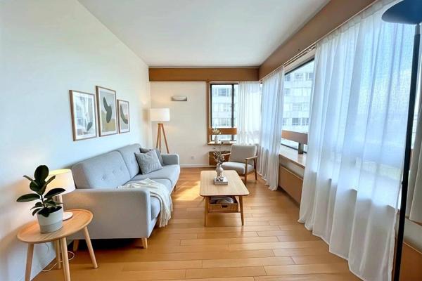 PARIS 15e – BEAUGRENELLE – VUE SEINE & TOUR EIFFEL – 95 m² – 4 PIÈCES – ÉTAGE ÉLEVÉ – PARKING