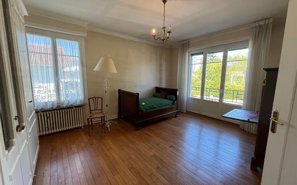 Maison à vendre    7 pièces • 230 m2 Pau