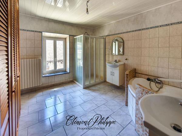 Capendu - Maison de caractère 136 m² avec double garage et jardin