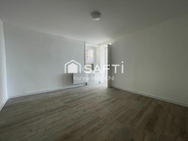 T2 rénové avec terrasse – La Côte-Saint-André