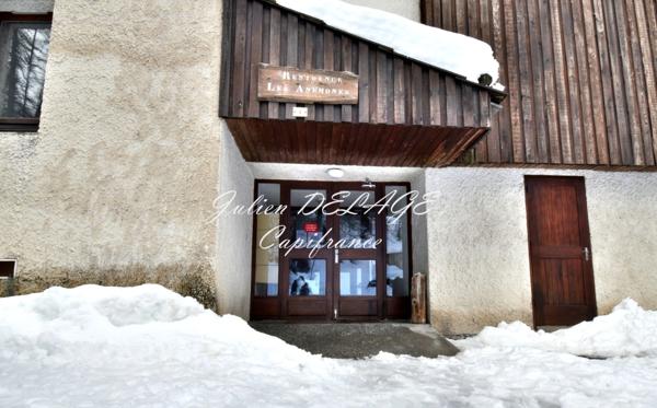 A découvrir ! Magnifique appartement rénové sur Les Orres 1650 Pralalegre avec parking gratuit dans la résidence + cave