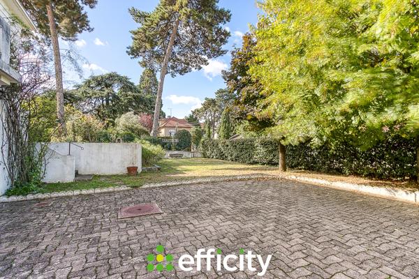 Maison
         7 pièces
        - 189 m² Exclusivité 900 000 €*