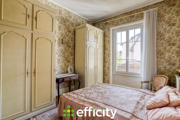 Maison
         7 pièces
        - 189 m² Exclusivité 900 000 €*
