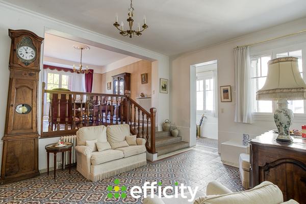 Maison
         7 pièces
        - 189 m² Exclusivité 900 000 €*