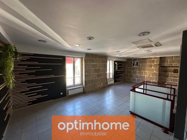 Immeuble 3 niveaux, 210 m² utiles, vitrine et jardin de 397 m²