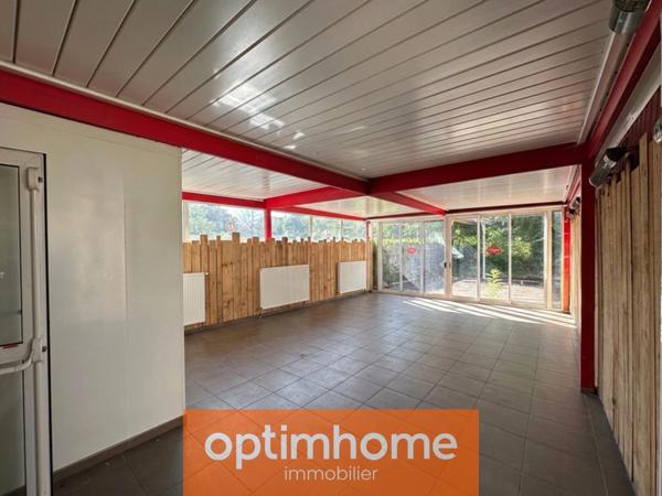 Immeuble 3 niveaux, 210 m² utiles, vitrine et jardin de 397 m²
