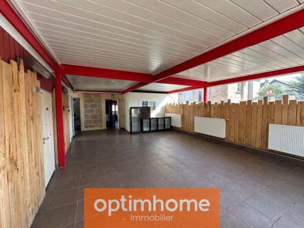Immeuble 3 niveaux, 210 m² utiles, vitrine et jardin de 397 m²