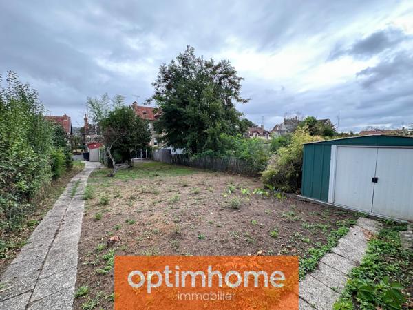 Immeuble 3 niveaux, 210 m² utiles, vitrine et jardin de 397 m²