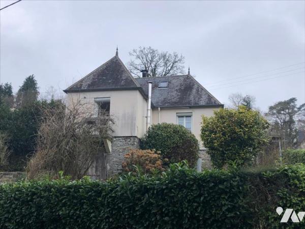 A VENDRE HUELGOAT PETITE MAISON IDEALEMENT PLACEE PROCHE DU CENTRE