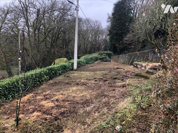 A VENDRE HUELGOAT PETITE MAISON IDEALEMENT PLACEE PROCHE DU CENTRE