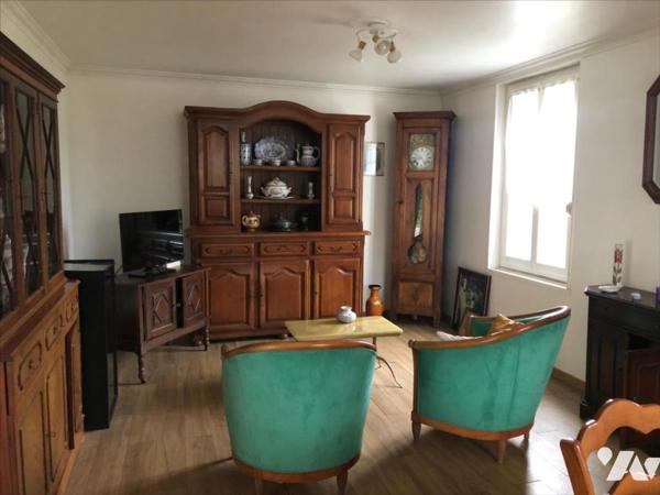 A VENDRE HUELGOAT PETITE MAISON IDEALEMENT PLACEE PROCHE DU CENTRE