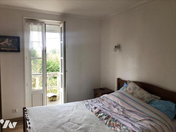 A VENDRE HUELGOAT PETITE MAISON IDEALEMENT PLACEE PROCHE DU CENTRE