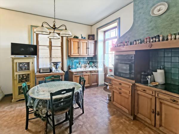Maison 9 pièces – 243 m² environ à Saint-Aubin-d'Aubigné (ref : 40239)